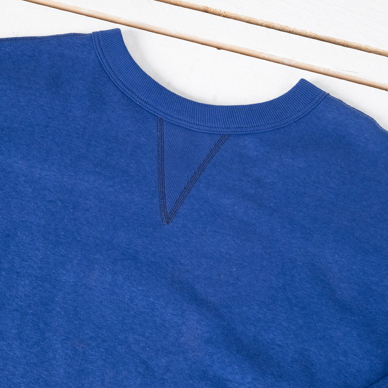 4 Needle Front V-Crew Neck Sweatshirt Blue