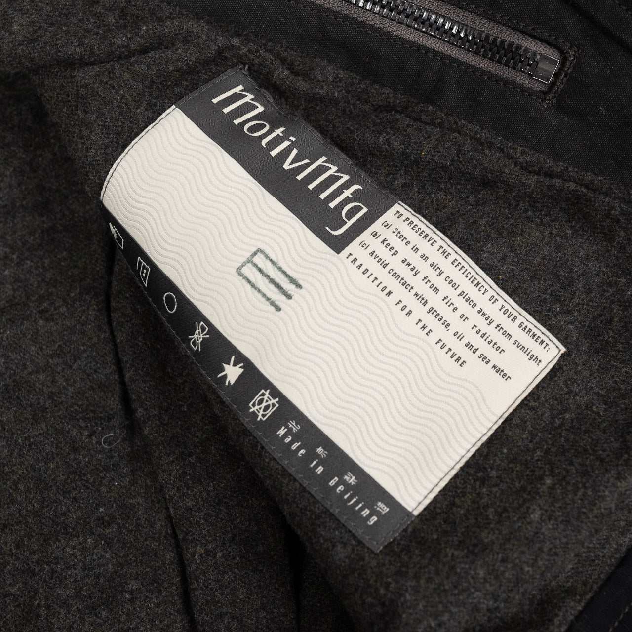 Radium Down Jacket Waxed Cotton Black