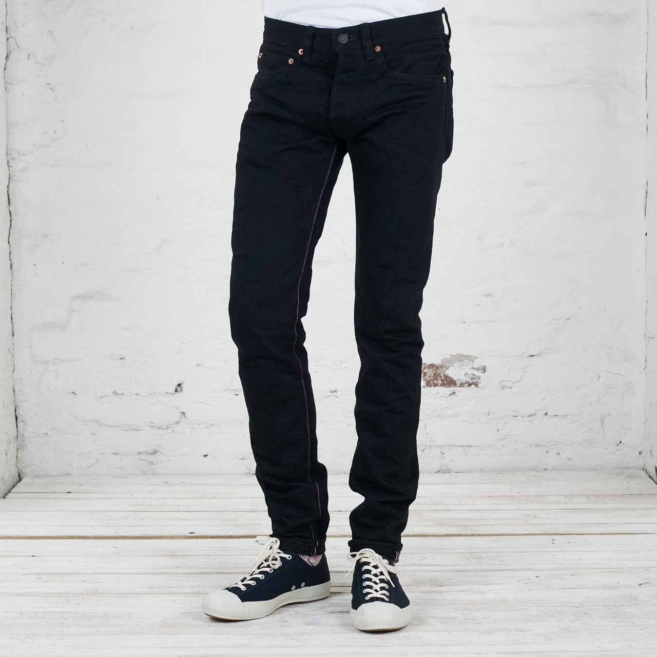 0306-B 15,7oz Black x Black Tight Tapered