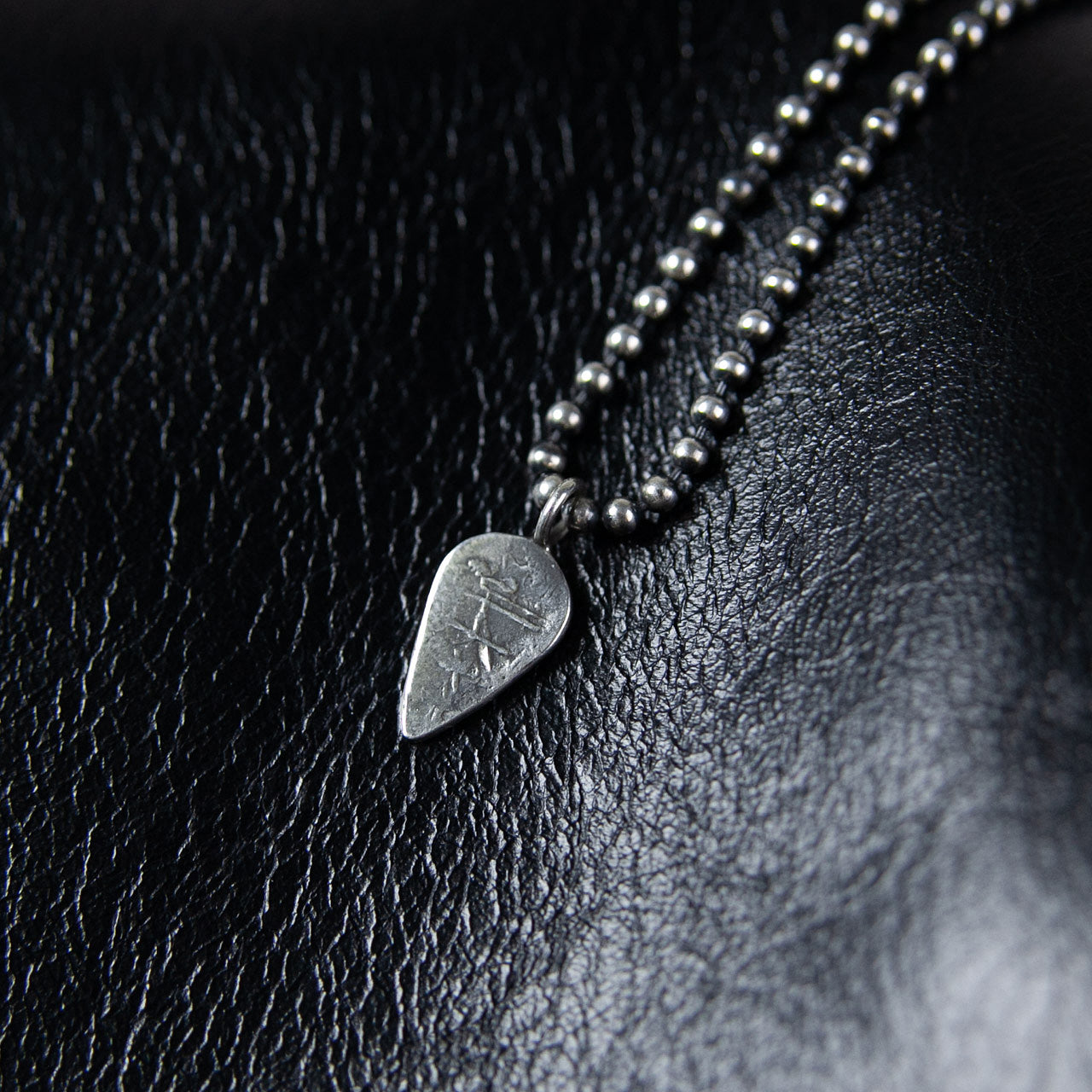 Teardrop Thunderbird Charm Silber